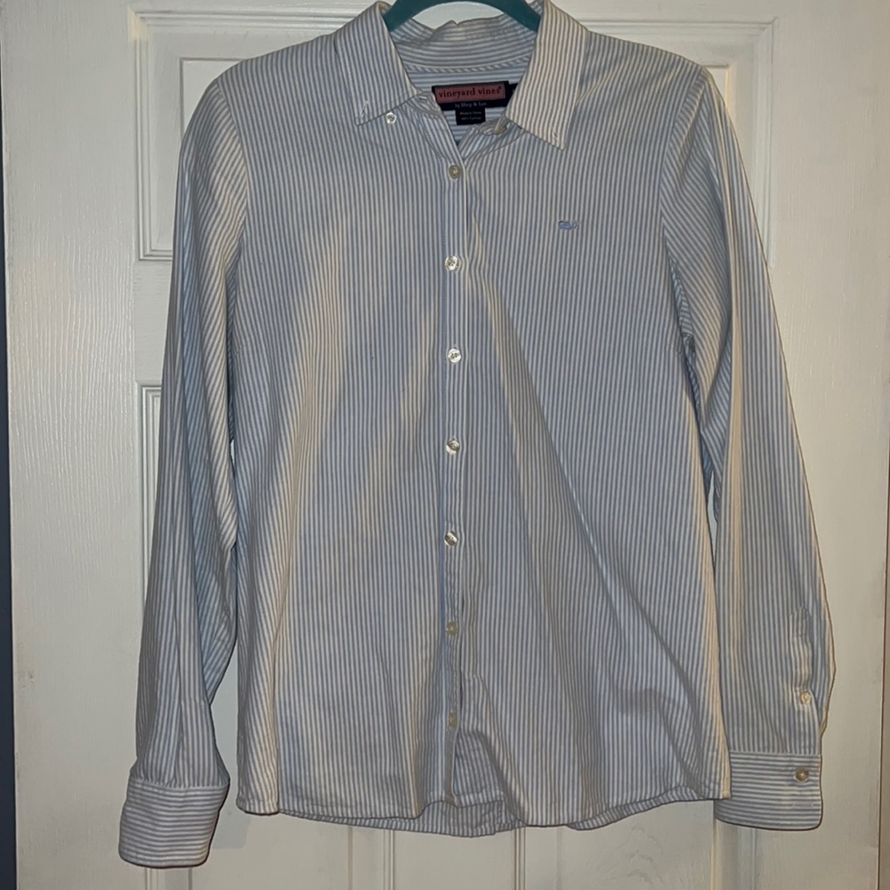 Vineyard Vines seer sucker Button Down